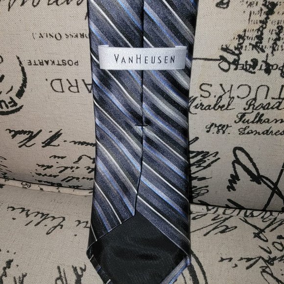 Van Heusen Tie - Picture 2 of 2